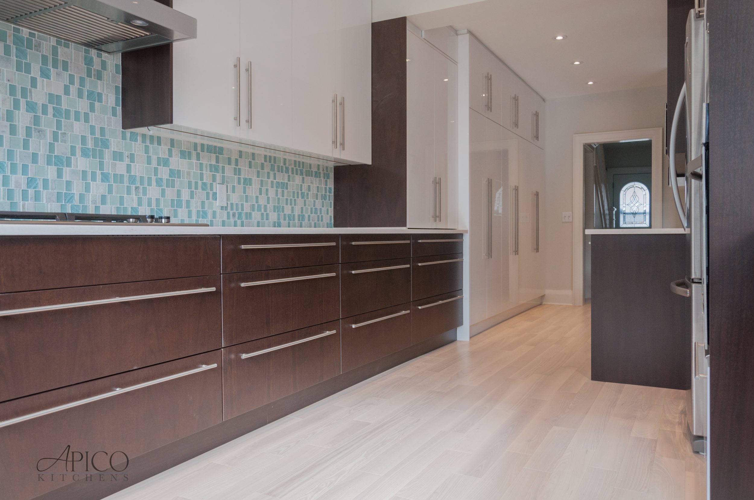 81 10 White-walnut-modern-kitchen-7