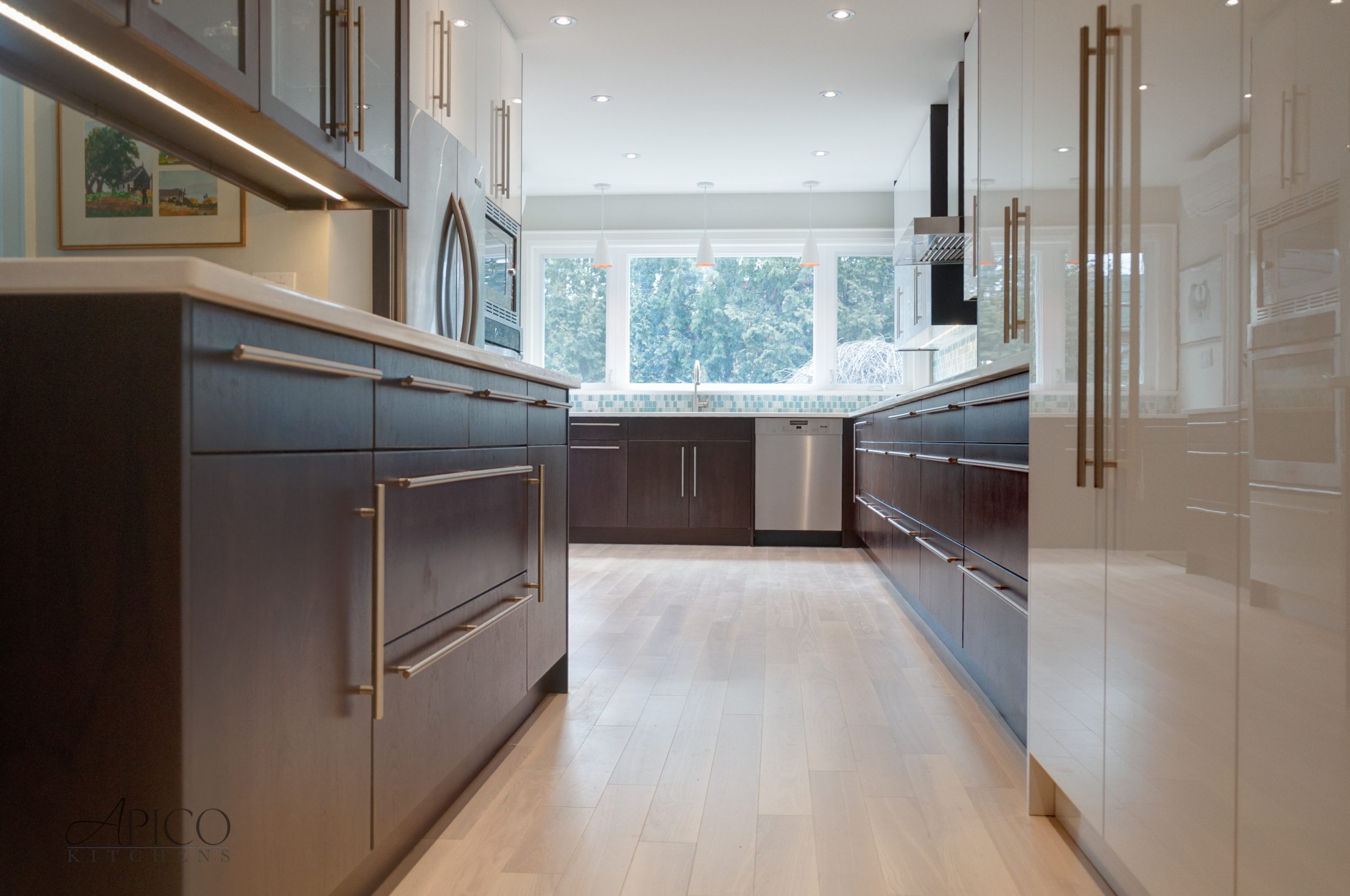 81 2 White-walnut-modern-kitchen-29