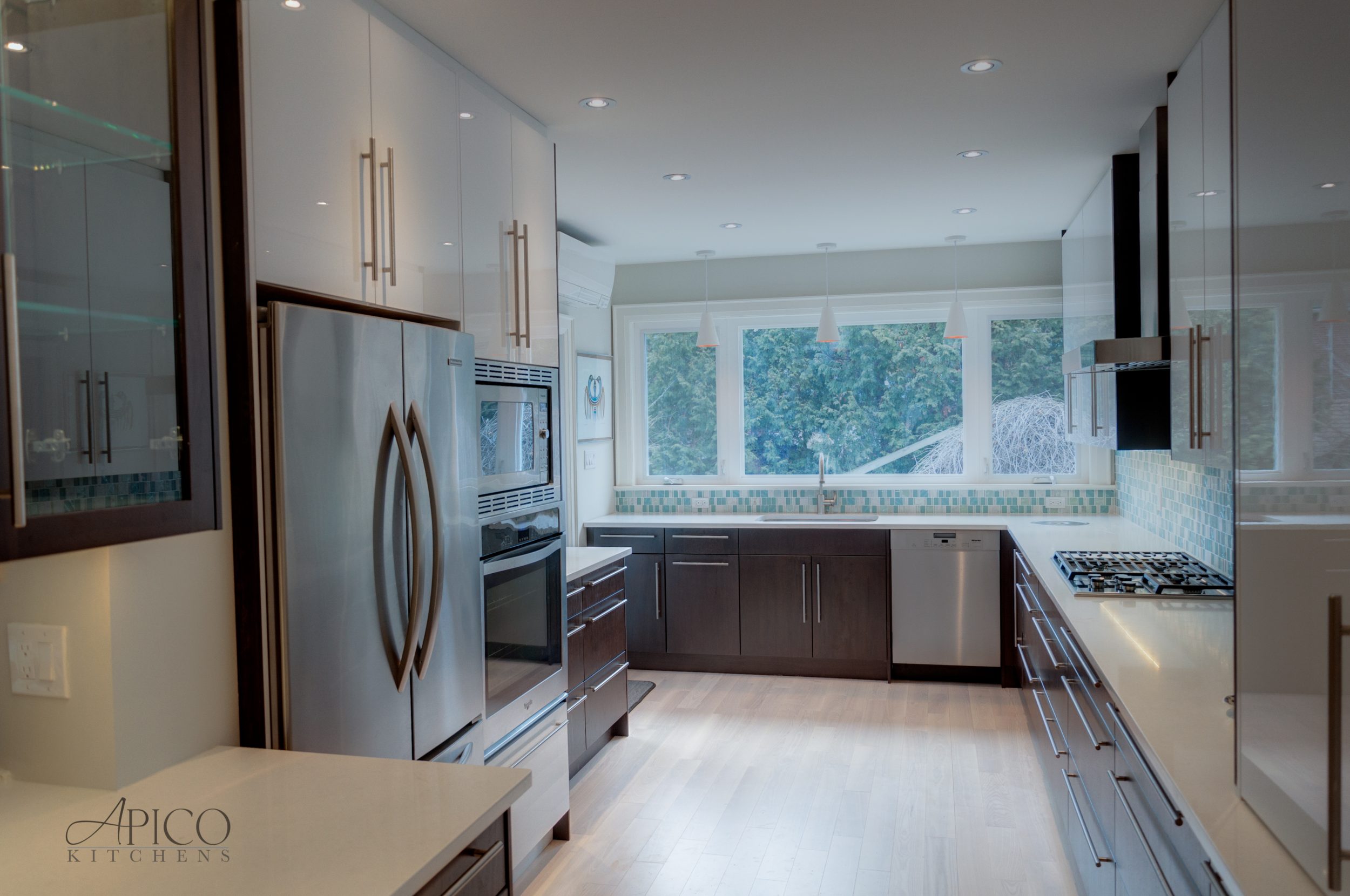 81 3 White-walnut-modern-kitchen-28