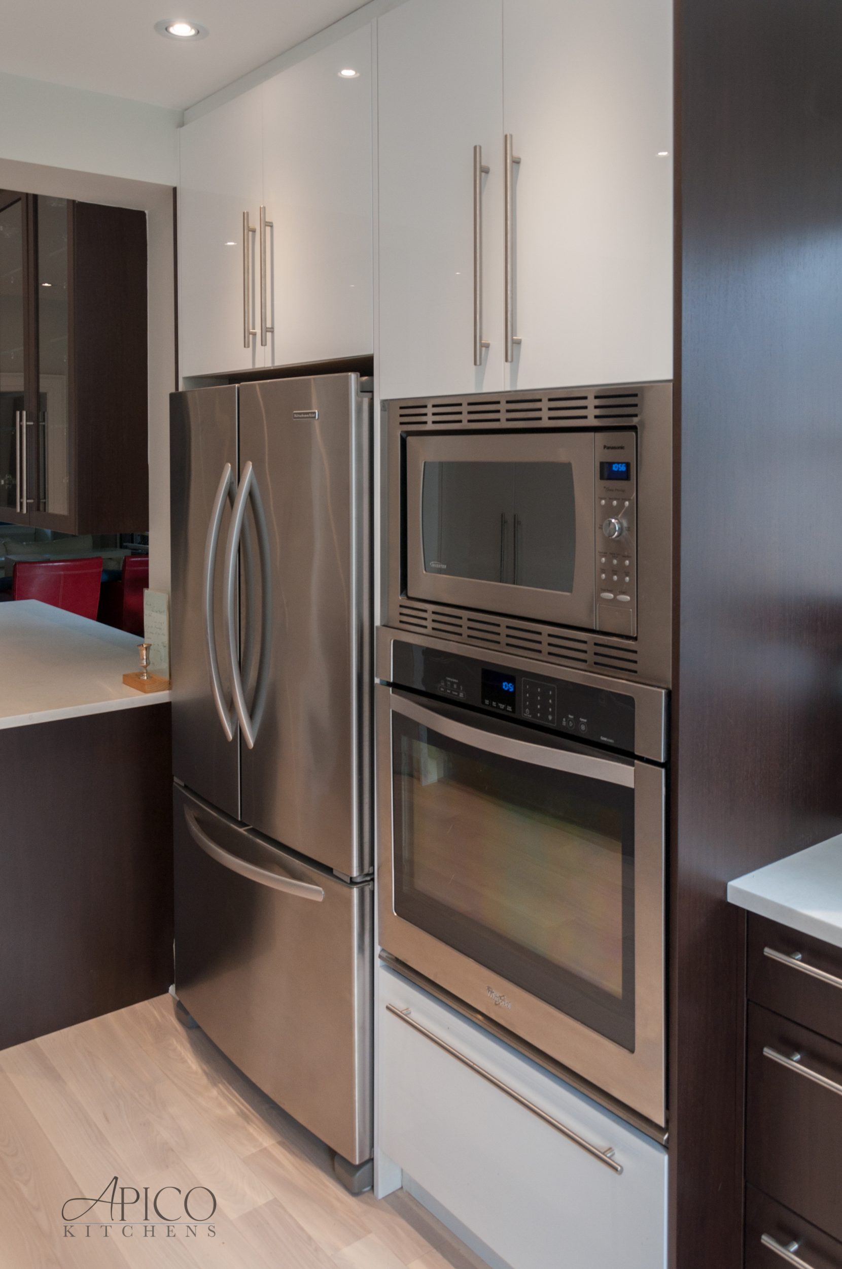 81 5 White-walnut-modern-kitchen-14