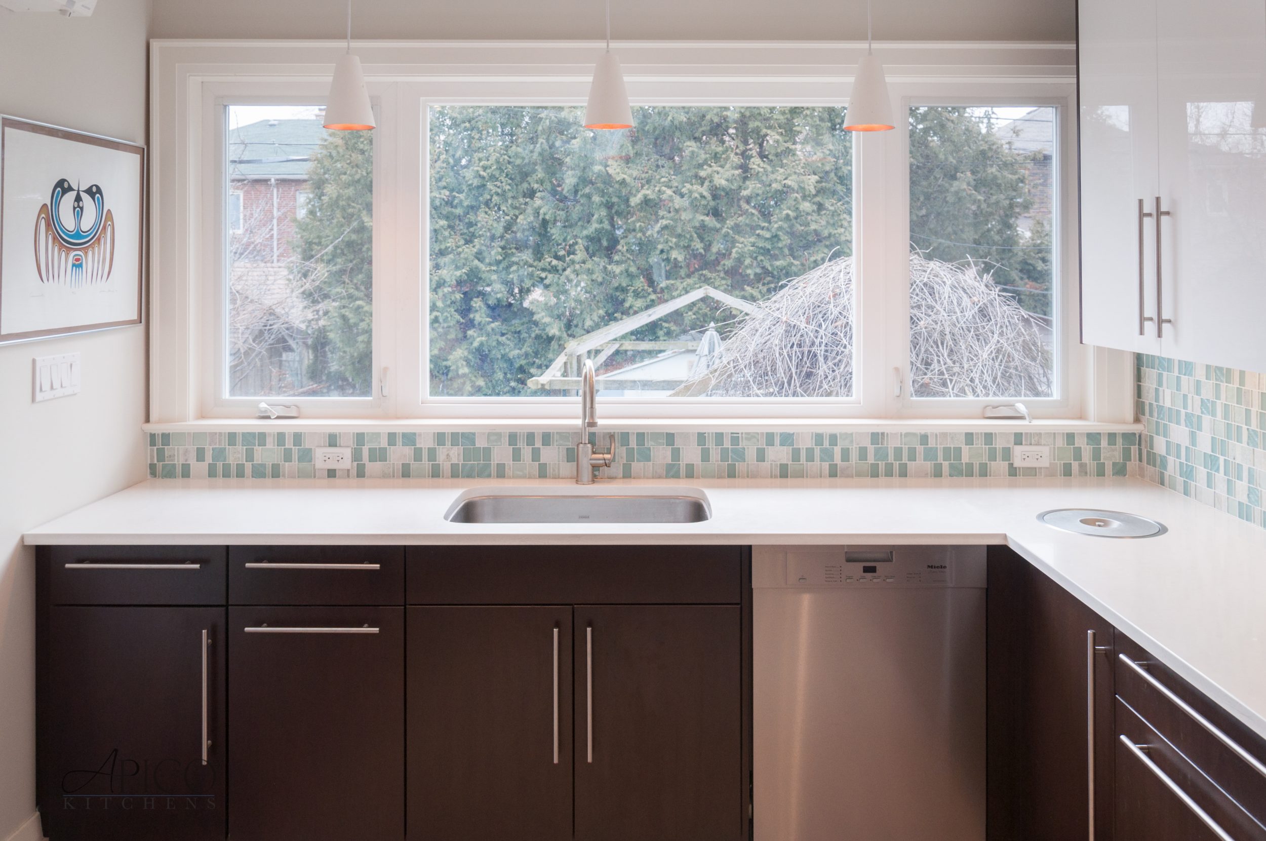 81 6 White-walnut-modern-kitchen-23