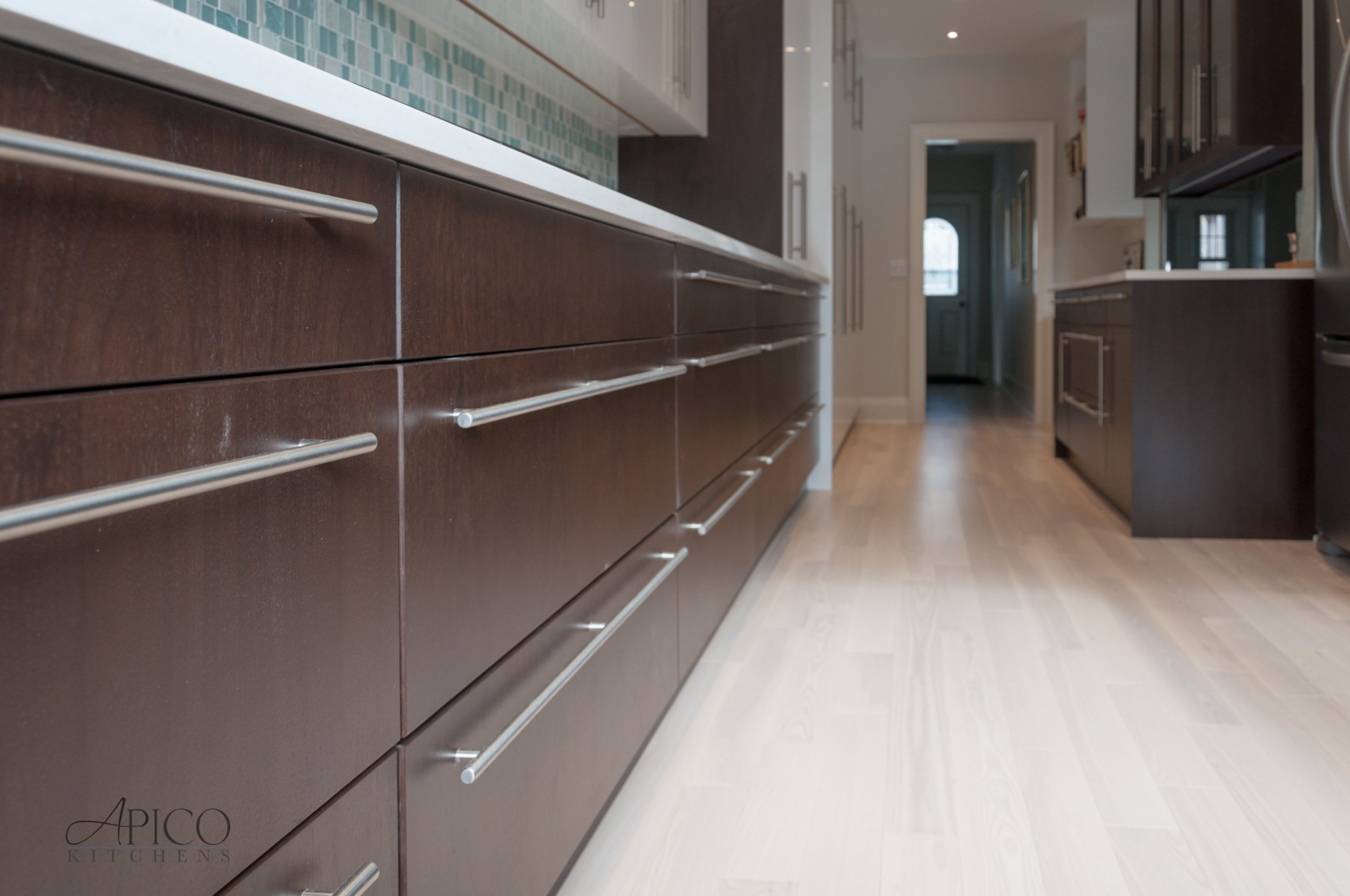 81 7 White-walnut-modern-kitchen-6