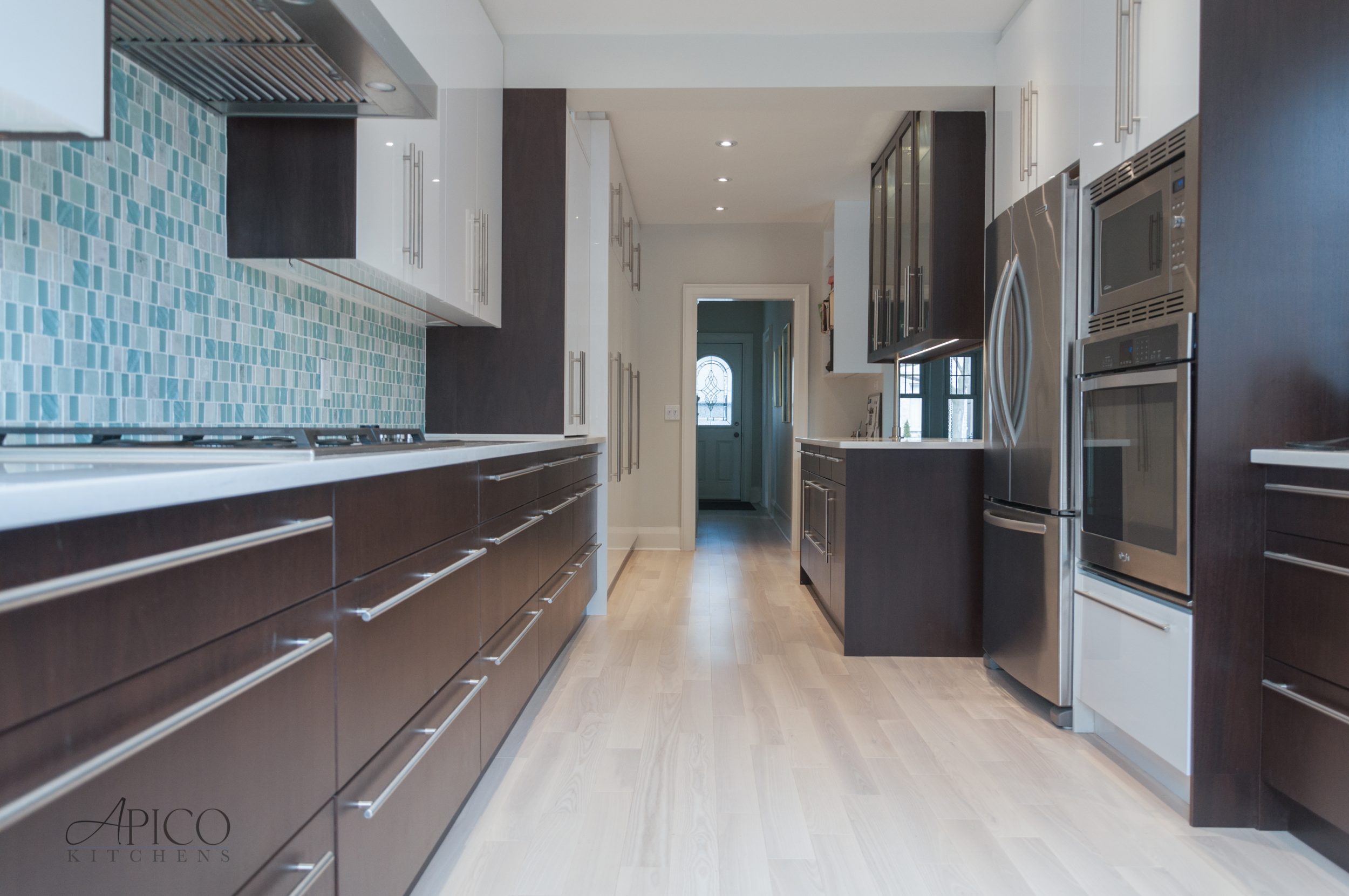 81 8 White-walnut-modern-kitchen-30