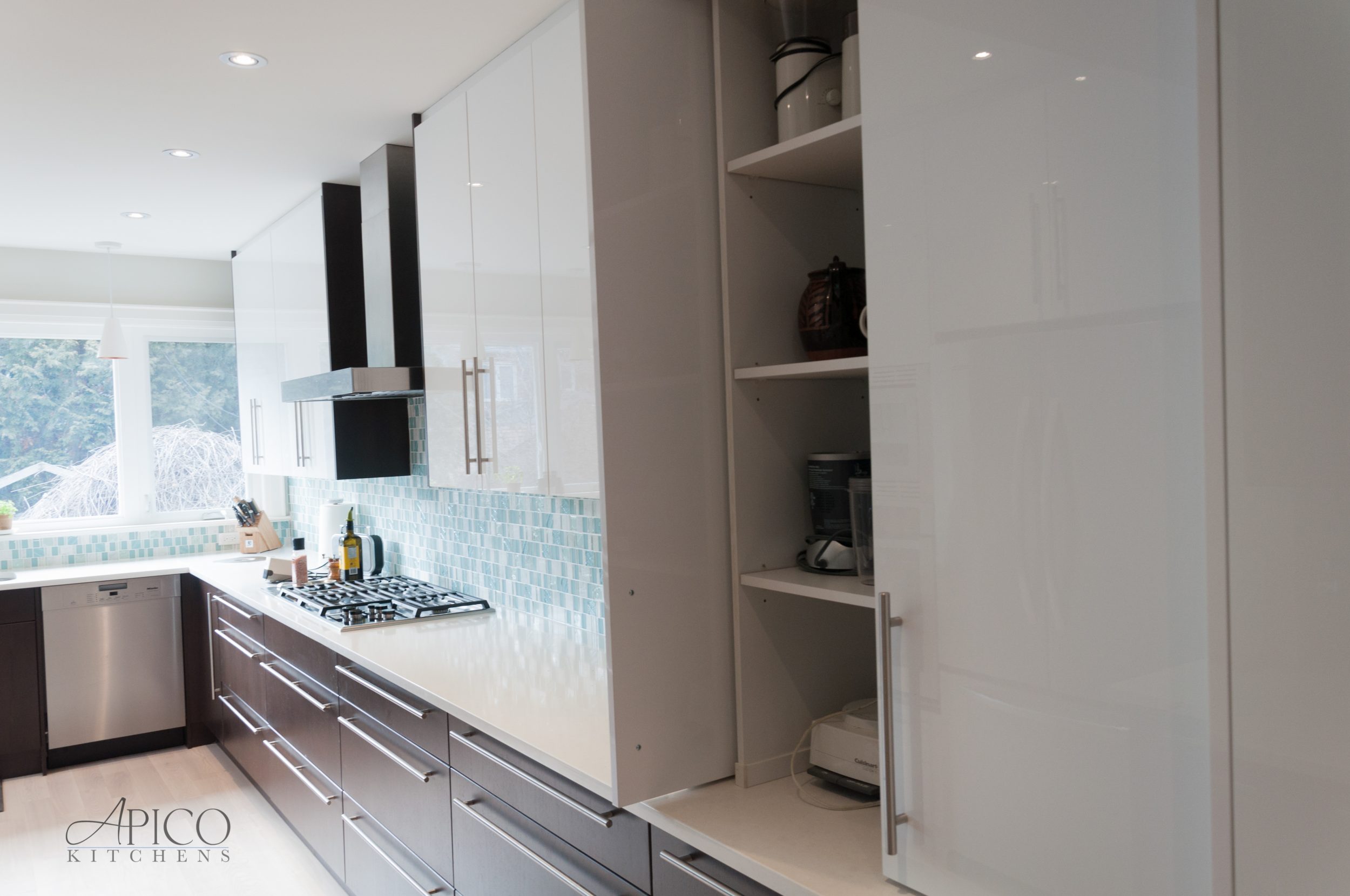 81 White-walnut-modern-kitchen-10