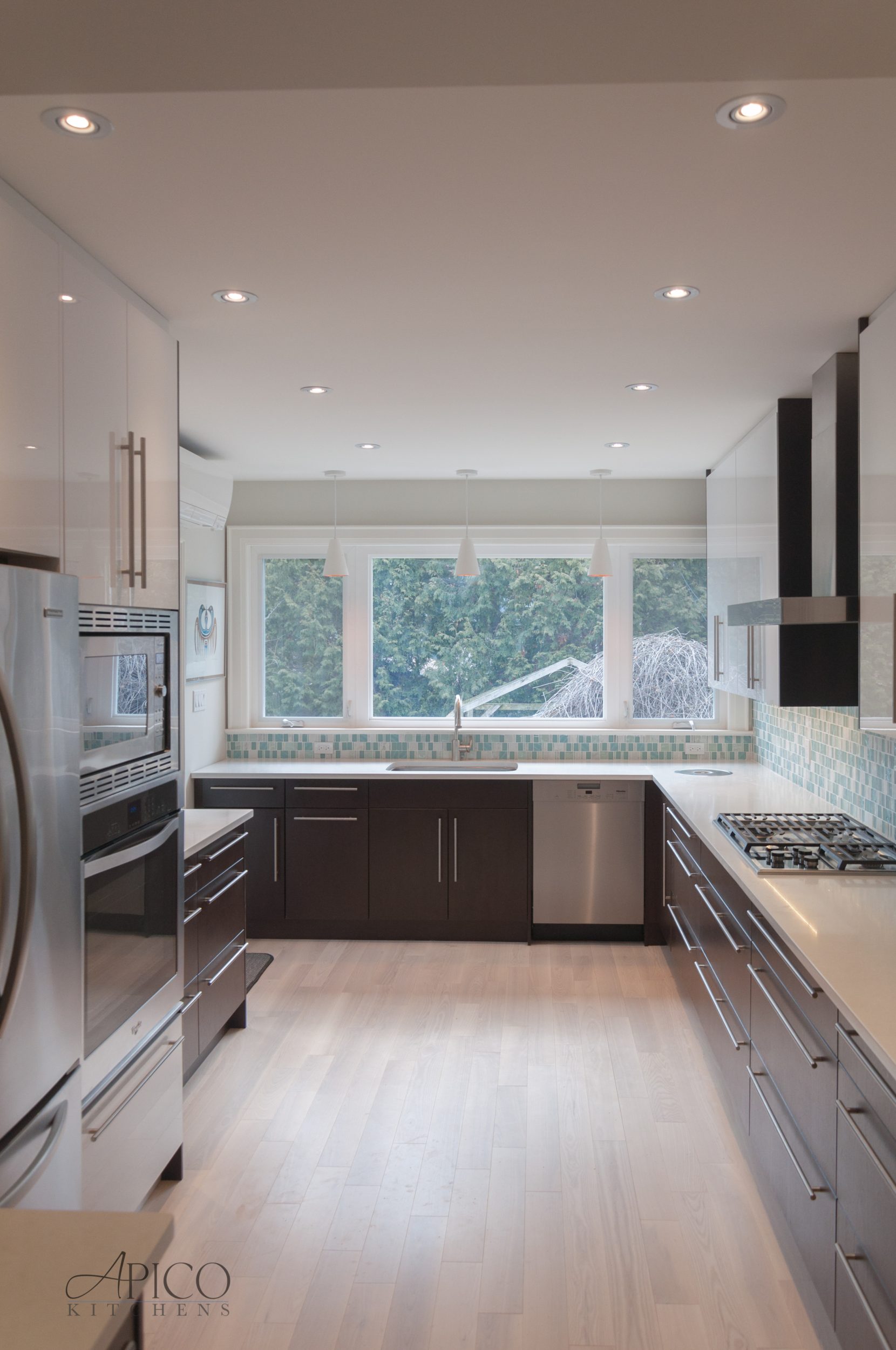 81 White-walnut-modern-kitchen-25