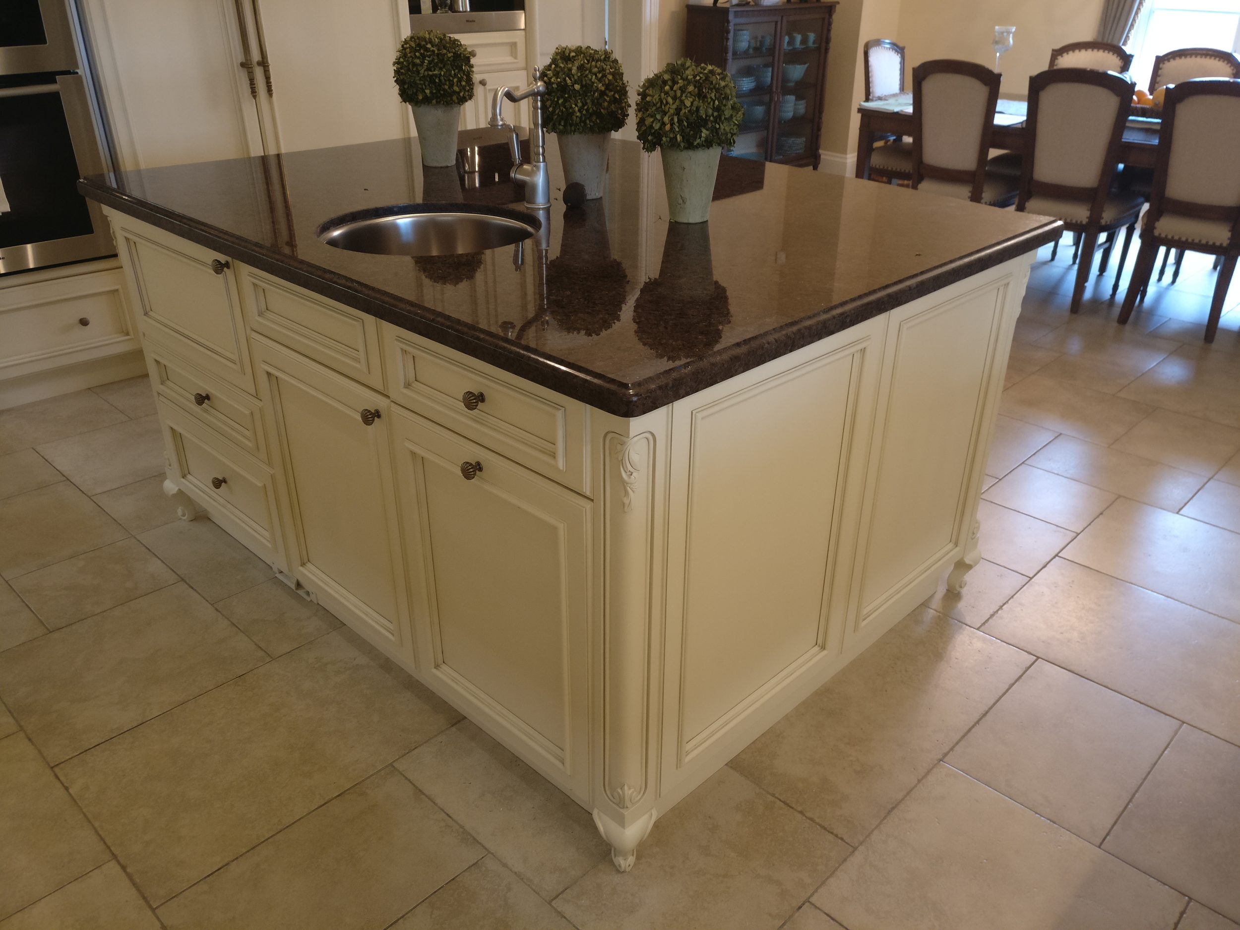 87 Kitchen Island 2