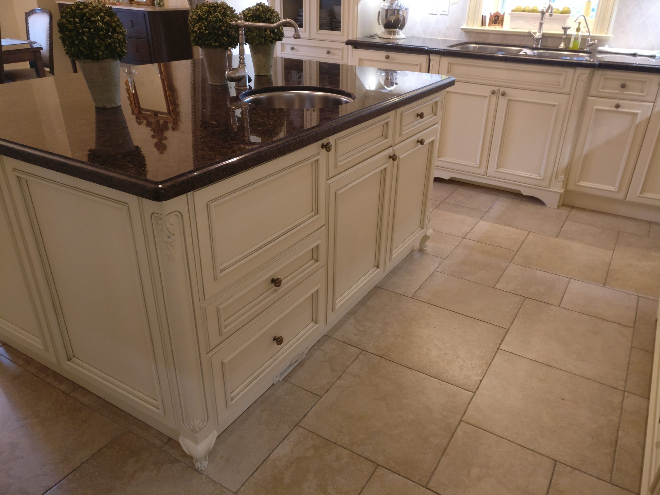 87 Kitchen Island 3c